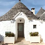 Hotel Trulli Holiday Albergo Diffuso 3*