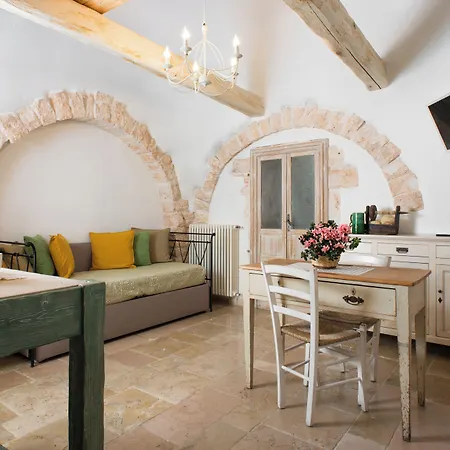 Trulli Holiday Albergo Diffuso Hotell 3*