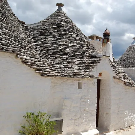 Trulli Holiday Diffuso Hotel 3*