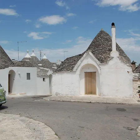 Trulli Holiday Diffuso Hotel 3*