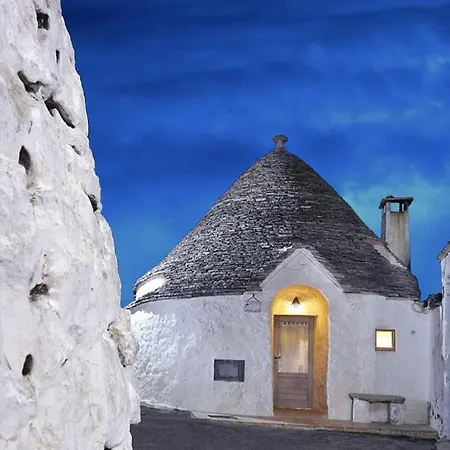 Hotel Trulli Diffuso 3*